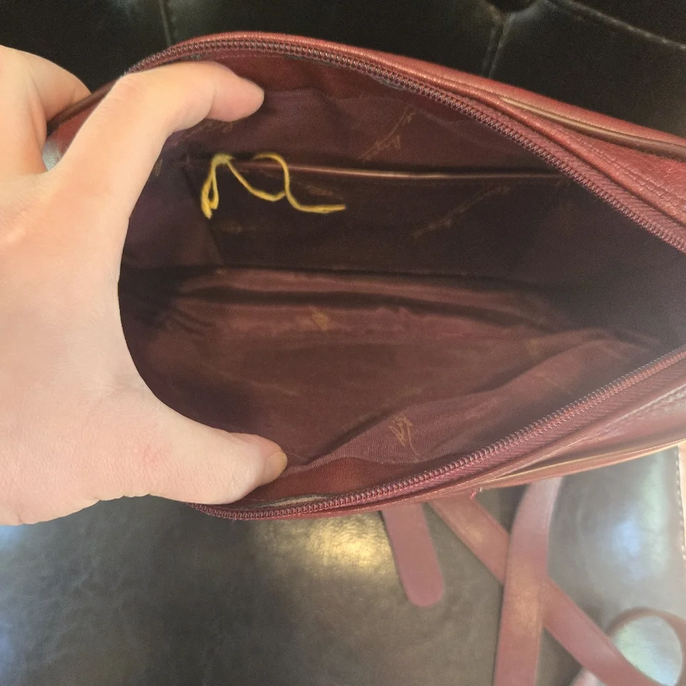 Vintage Etienne Aigner Elegant Burgundy Leather Handbag with Gold Accents - Picture 8 of 8